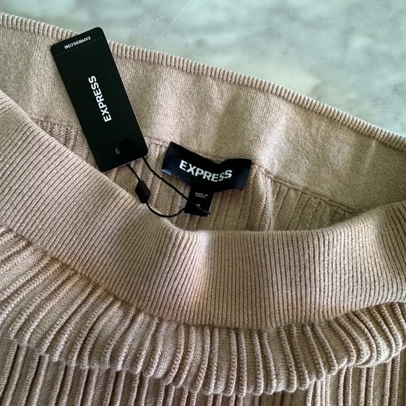 Metallic Ribbed High Waisted Fit and Flare Midi Skirt - Picture 7 of 8